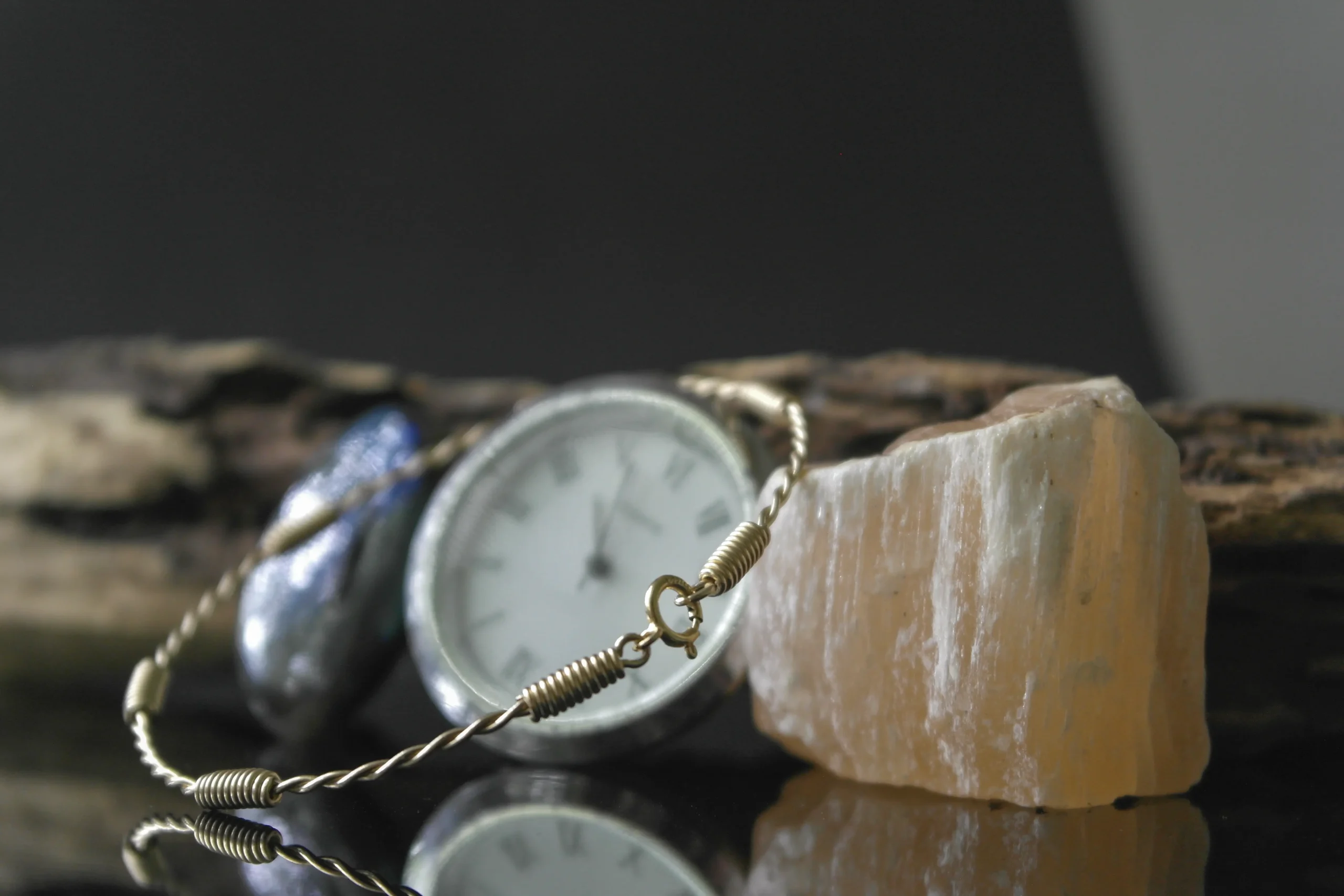 PULSERA ENTORCHADA 7 NUDOS DORADA - Image 4