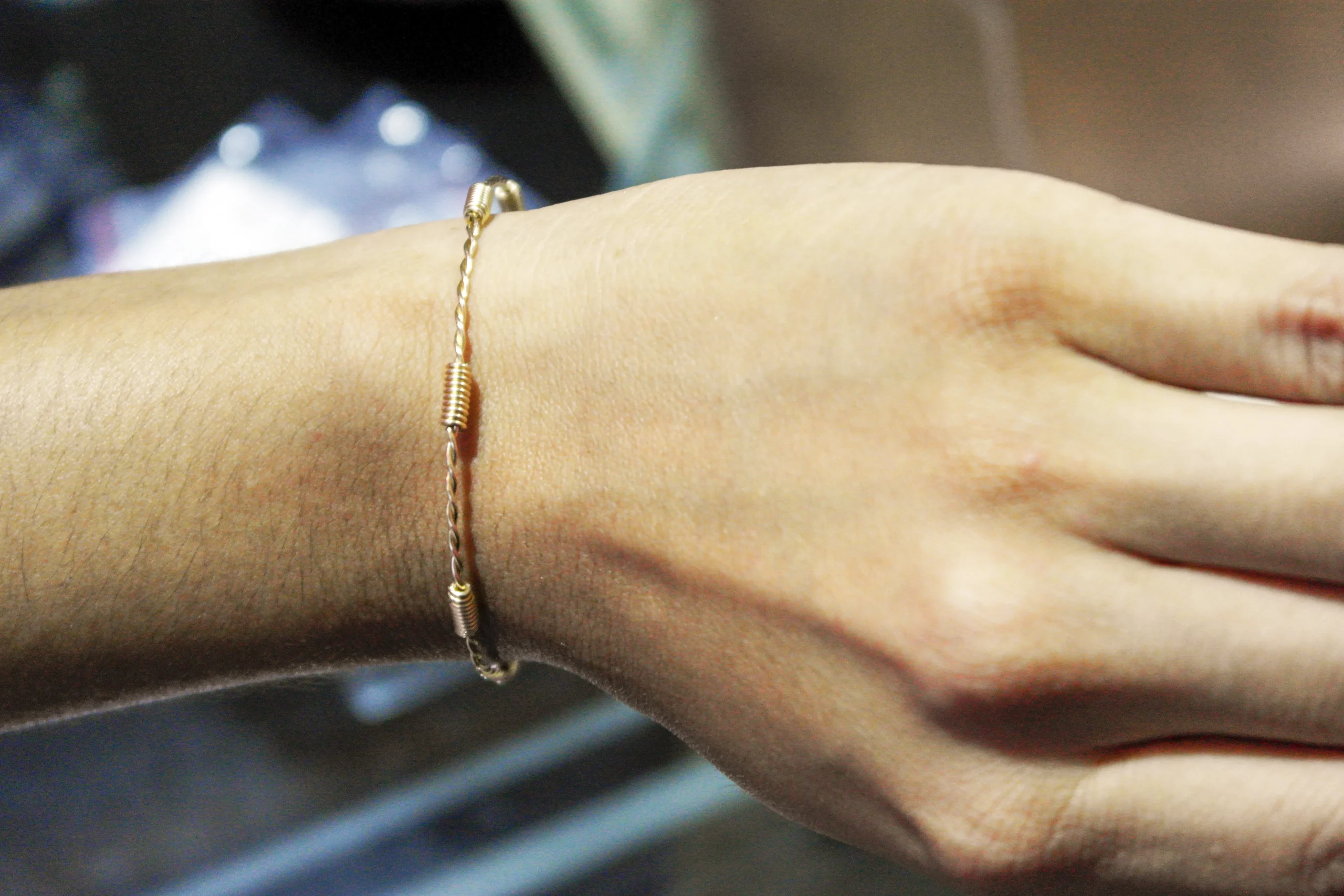 PULSERA ENTORCHADA 7 NUDOS DORADA - Image 5